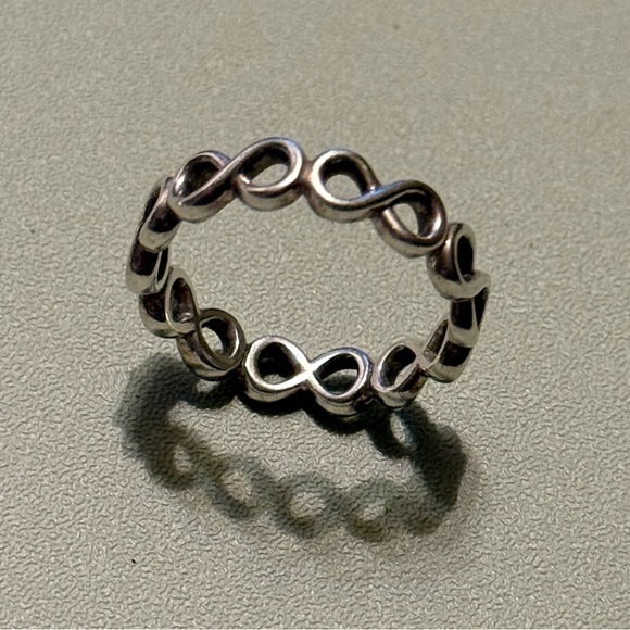 Elegant Sterling Silver 925 Infinity Ring size 5 - Picture 6 of 16